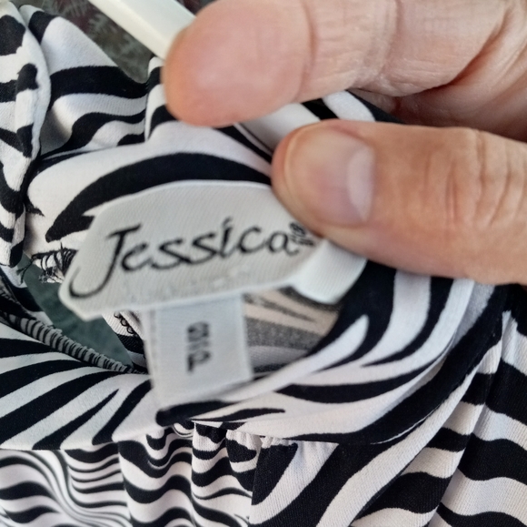 Jessica Sleeveless Zebra Size Small Top - Picture 4 of 4